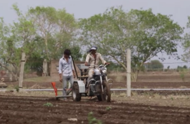 Kleintraktor aus umgebautem Motorrad
